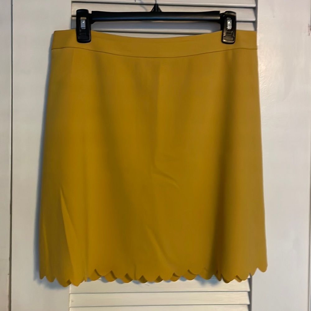 Banana Republic Goldenrod Scalloped A-line skirt size 8